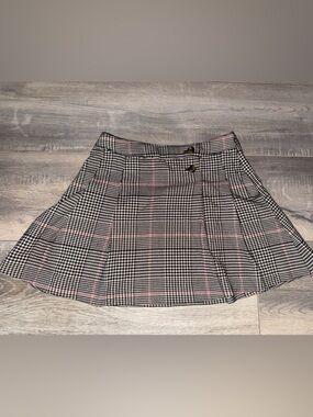 H&M Black White Plaid Skirt with Pink Accent